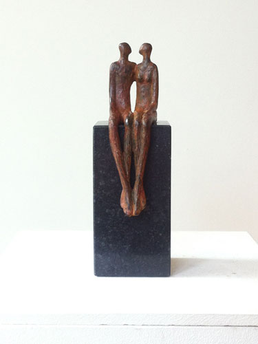 Bronzen beeldje liefde, liefdes beeldjes voor echtpaar, cadeau huwelijksjubileum