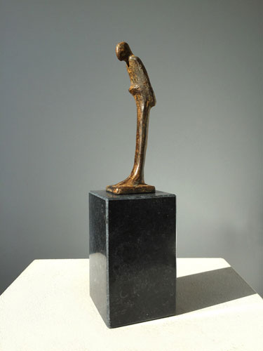 Bronzen beeldjes, kleine sculptuur, bravo, chapeau, goed gedaan, als bedankje, eerbetoon aan intensivisten, voor medisch specialisten of als trofee Ragonda IJtsma kunst